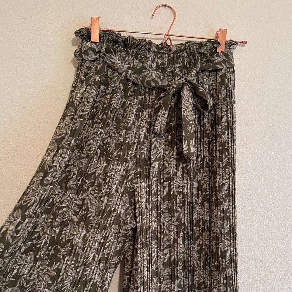 Alice Blue Olive Green Floral Wide-Leg Pleated Pants with Paperbag Waist - Picture 3 of 6